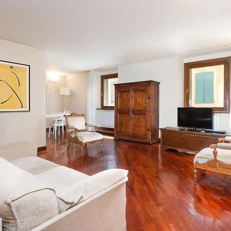 Cozy 2 Bedroom In The Heart Of Βερόνα Εξωτερικό φωτογραφία